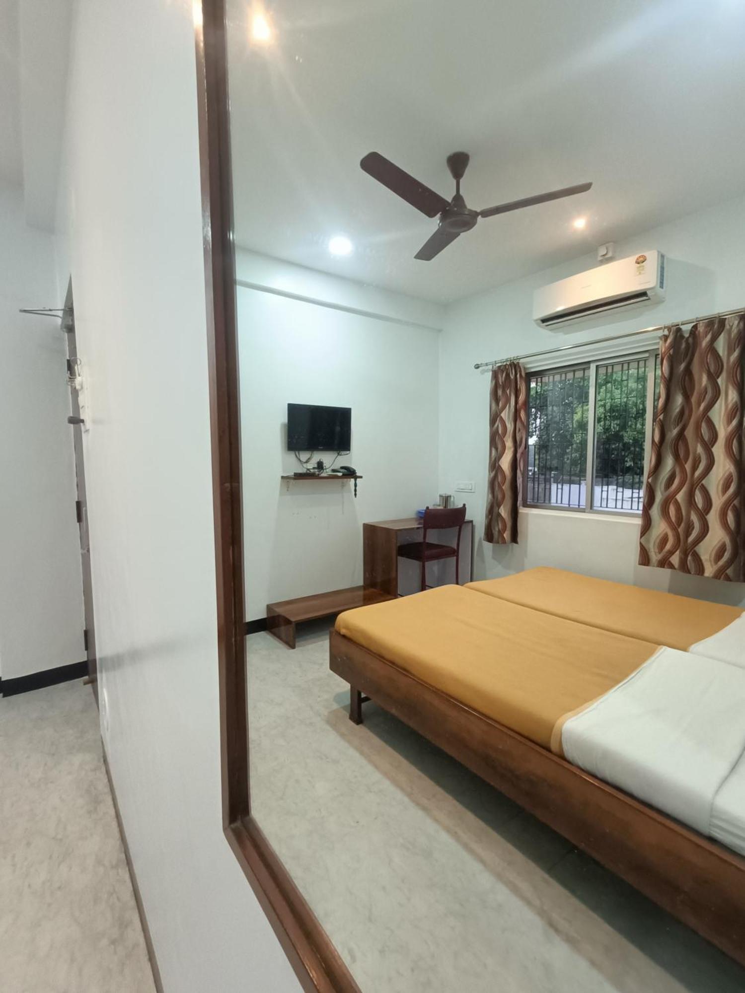 Hotel Parth Residency コールハープル エクステリア 写真